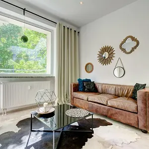 Apartament Mirrors